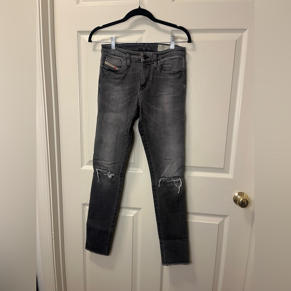 Diesel Charcoal Denim Womens Skinzee Jeans. Distressed with Raw hemline Sz 27x30